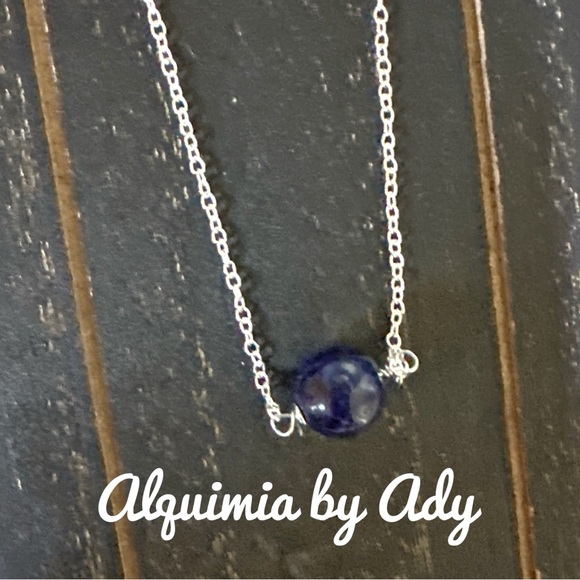 Silver and lapis lazuli dainty necklace - Picture 1 of 1